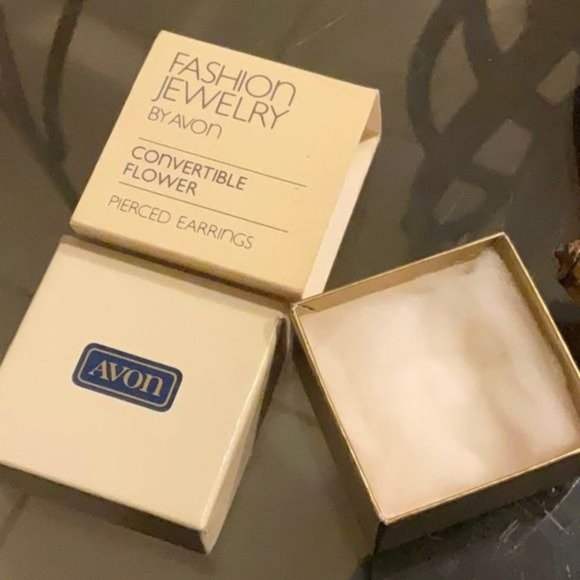 Vintage Avon 1983 Convertible Flower EARRINGS Box - Picture 2 of 3